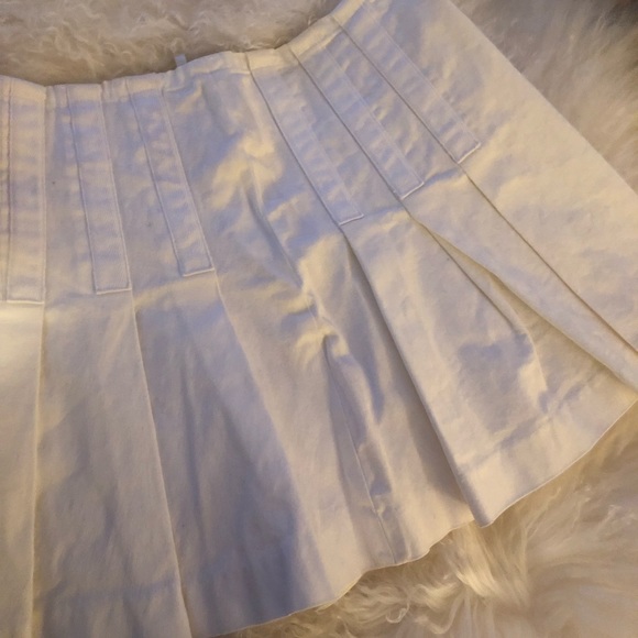 Mint like New 9/10 Design Lab pleated womens mini skirt in SZ 2!! - Picture 4 of 7